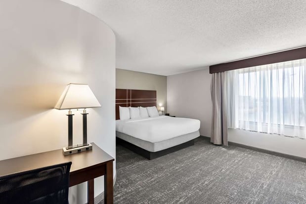 Images Best Western Luxbury Inn Fort Wayne