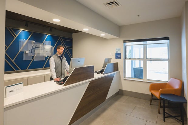 Images Holiday Inn Express & Suites Marquette by IHG