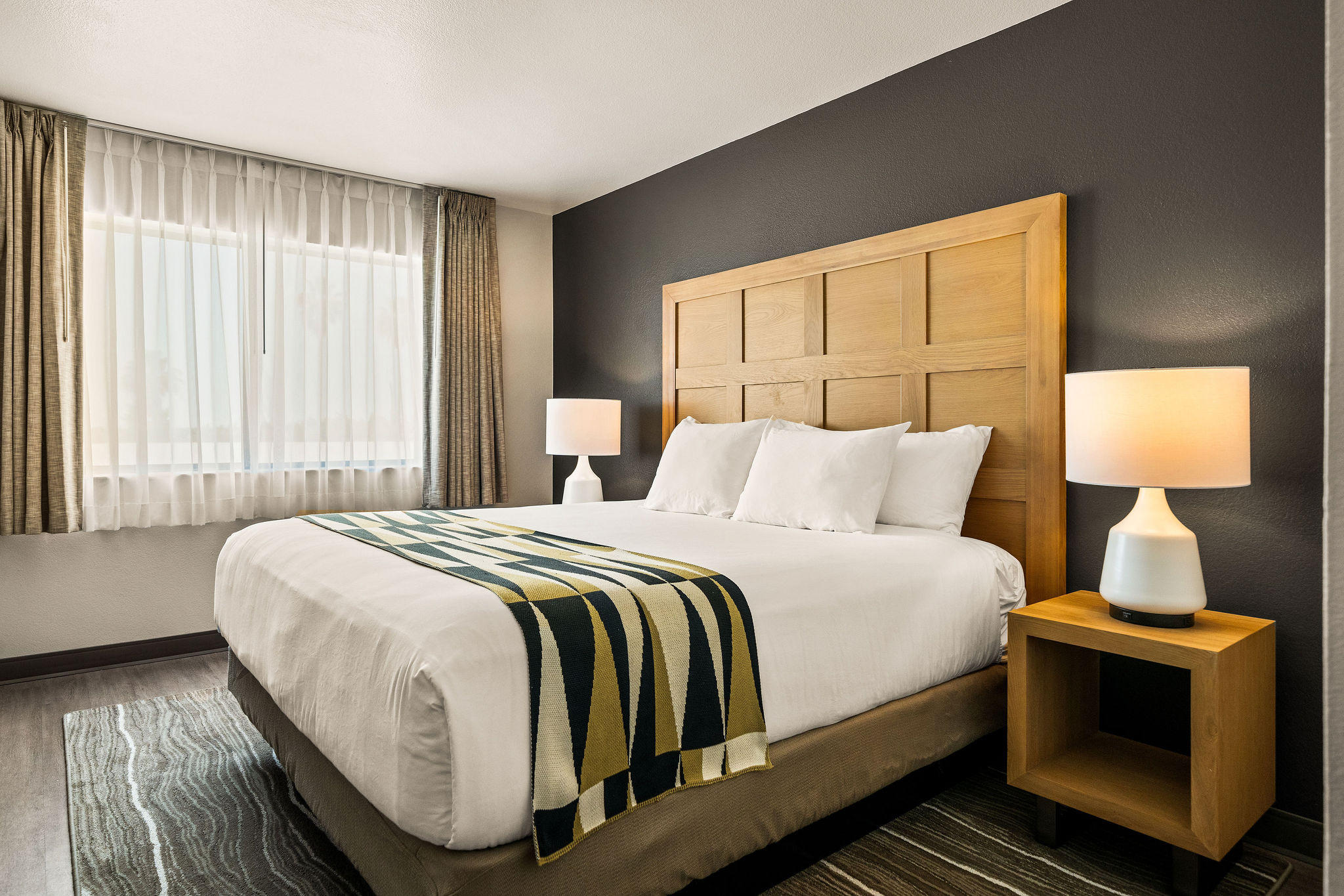 Oxford Suites Redding Guestrooms