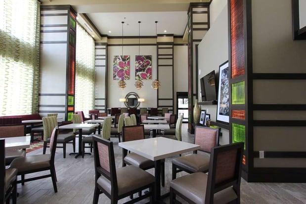 Images Hampton Inn & Suites Dallas Market Center