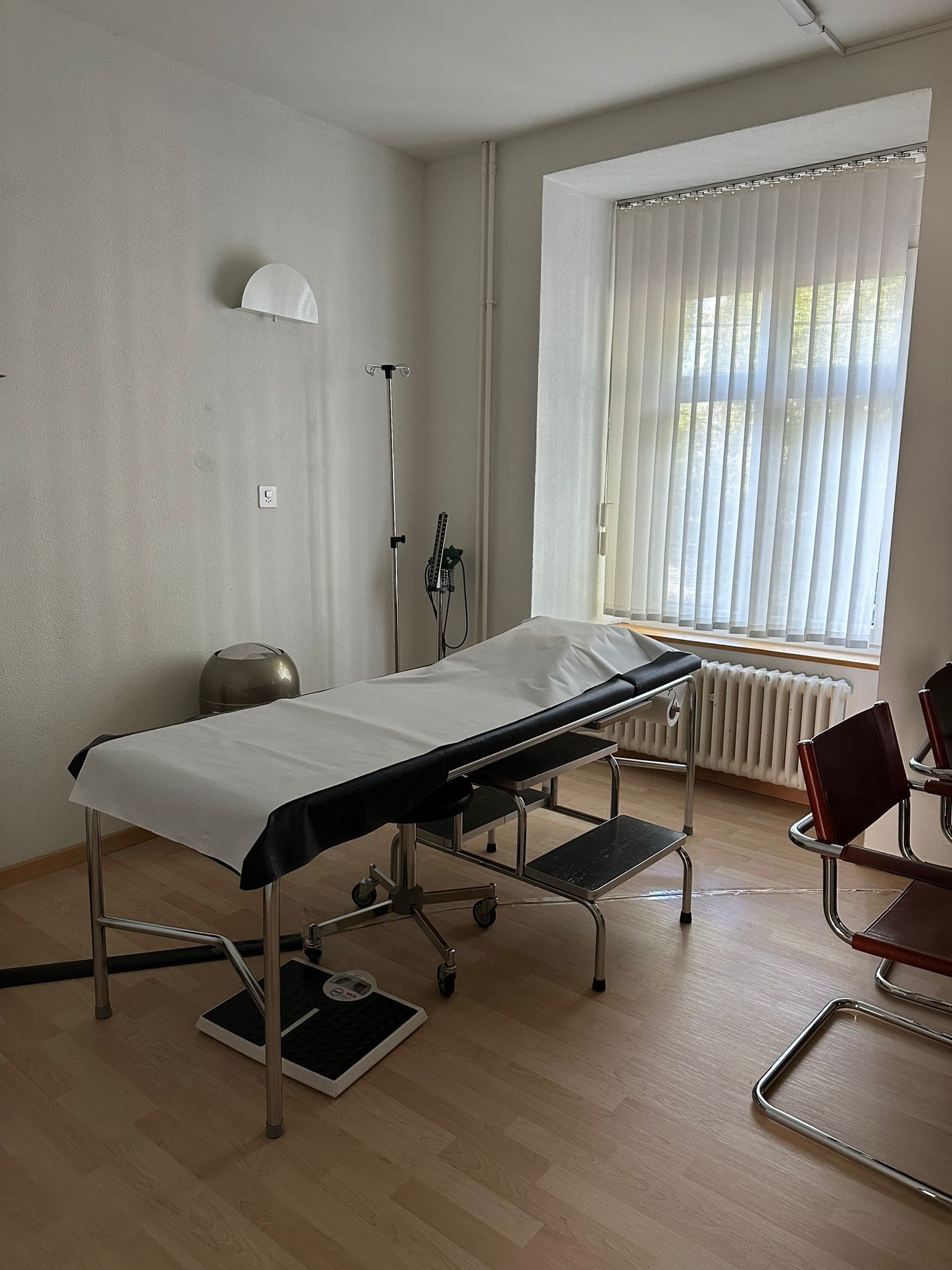 Bilder Hausarztpraxis am Stadelhofen Dr. med. Giovanni Ruffo. Operamedica Hausarzt Medizin