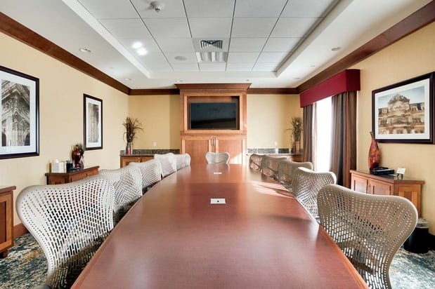 Images Hilton Garden Inn Milwaukee Airport