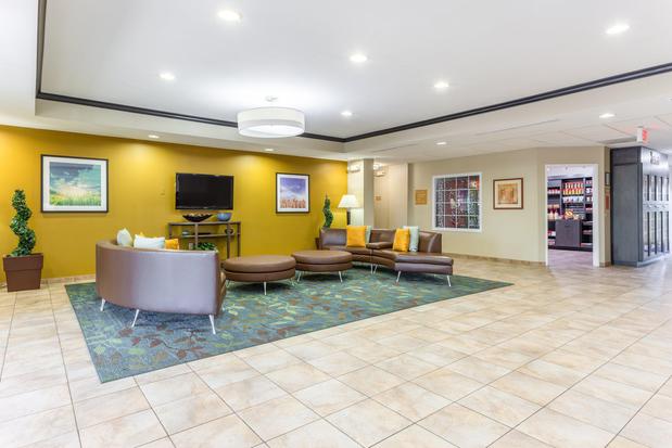 Images Candlewood Suites Aurora-Naperville, an IHG Hotel
