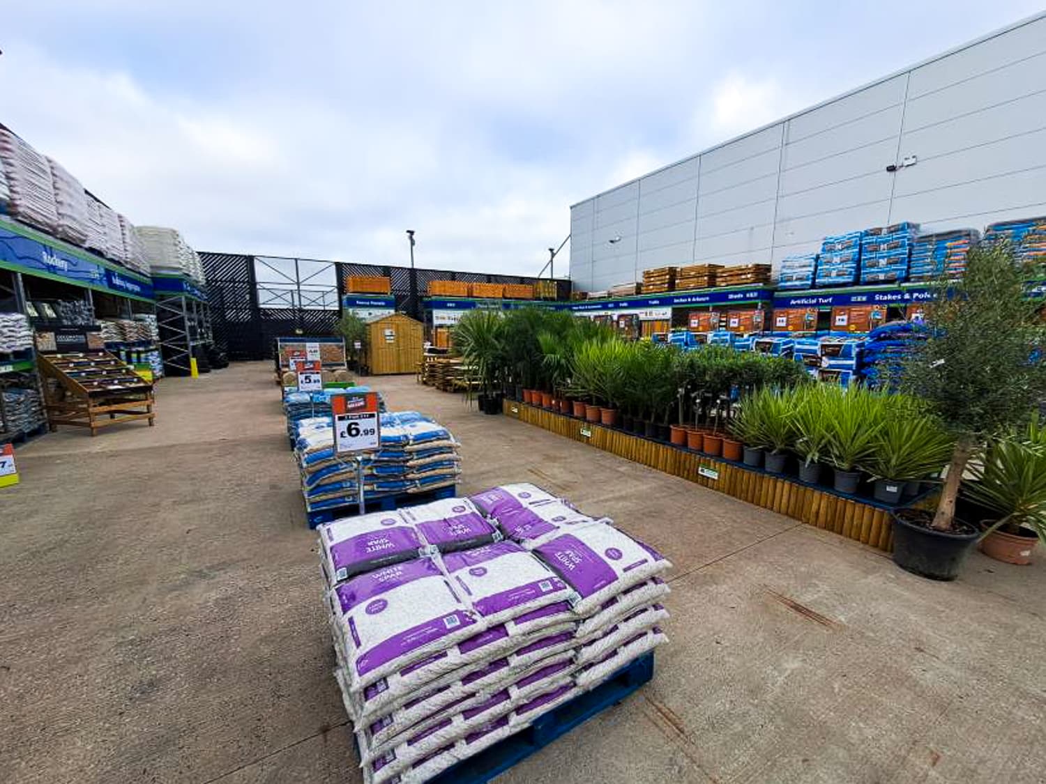 Images B&M Home Store with Garden Centre