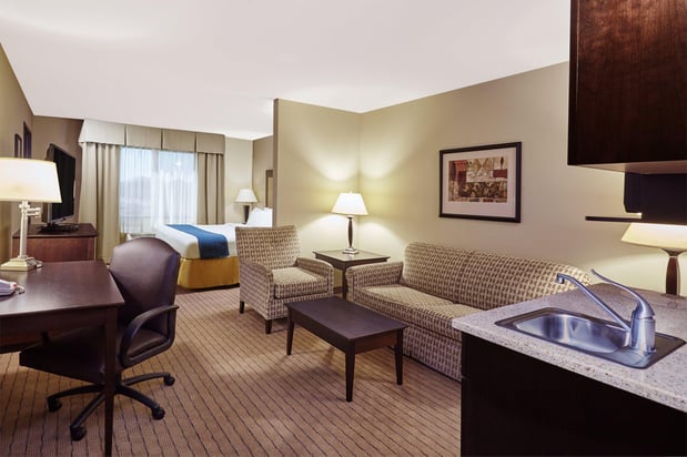 Images Holiday Inn Express & Suites Madison-Verona by IHG