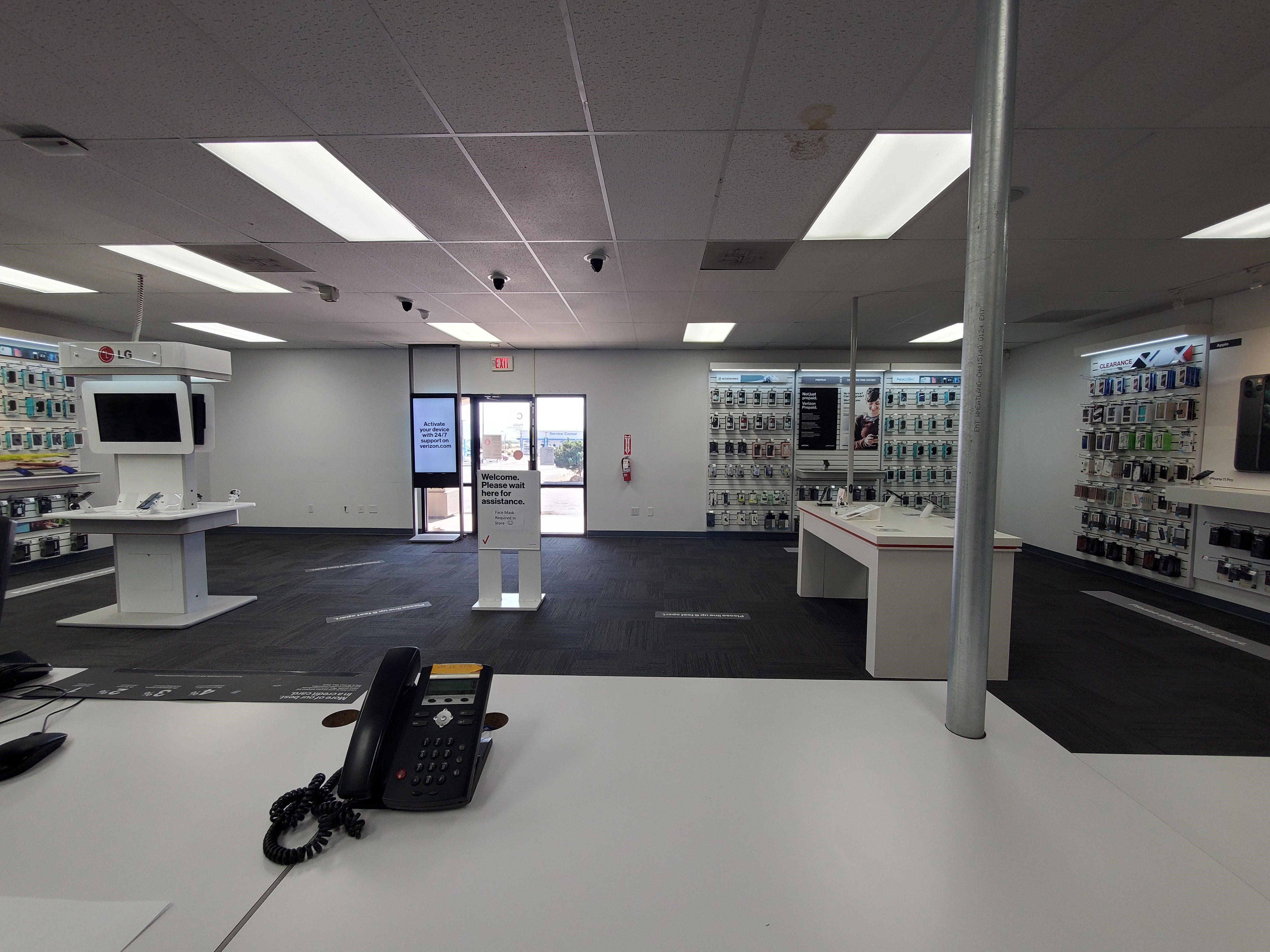 Verizon Authorized Retailer – GoWireless Photo