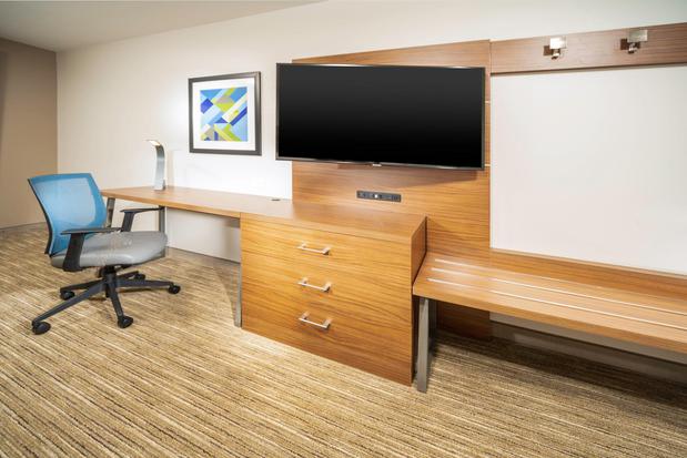 Images Holiday Inn Express & Suites Brevard – City Center by IHG