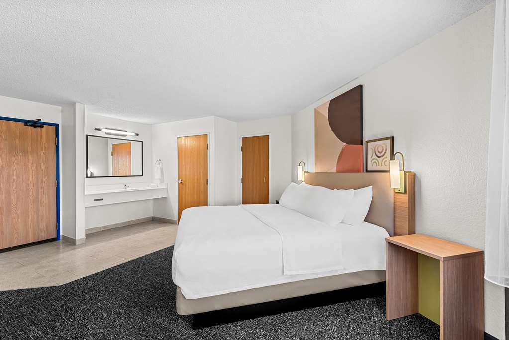 Guest room