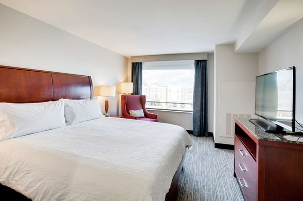 Images Hilton Garden Inn Milwaukee Airport