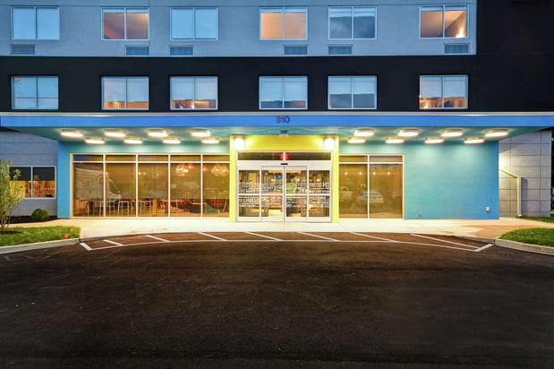 Images Tru by Hilton Louisville  Airport