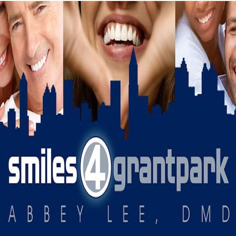 Smiles 4 Grant Park Logo