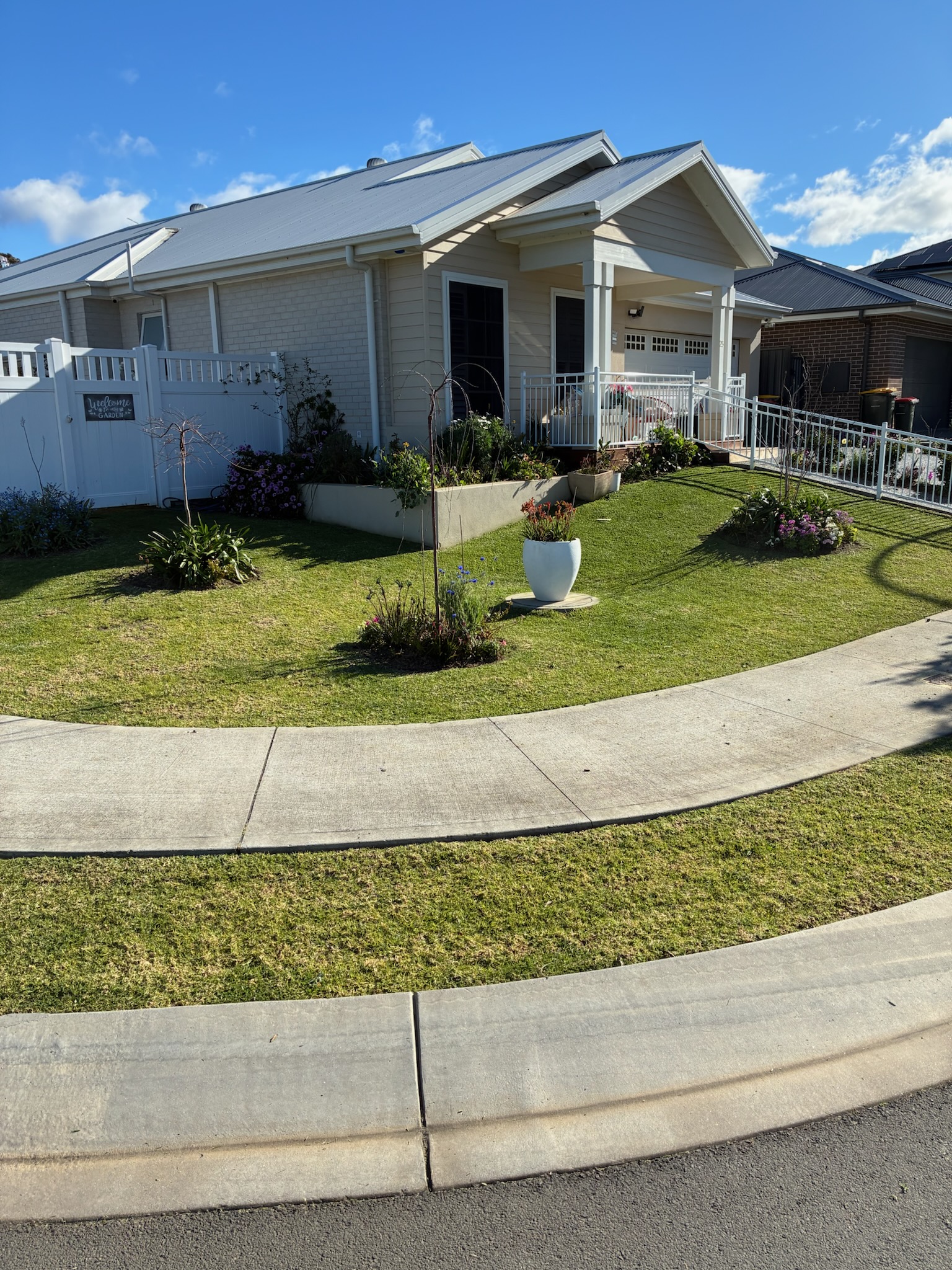 Images Oasis Lawns & Gardens