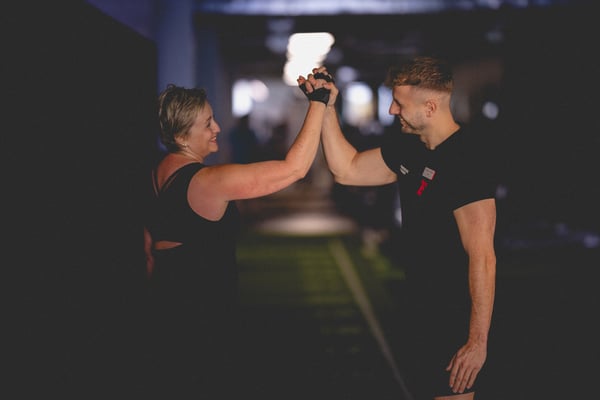 Gemeinsamer Abschluss nach einer erfolgreichen Trainingseinheit -  David Nikolaitschik - Personal Trainer in Mannheim