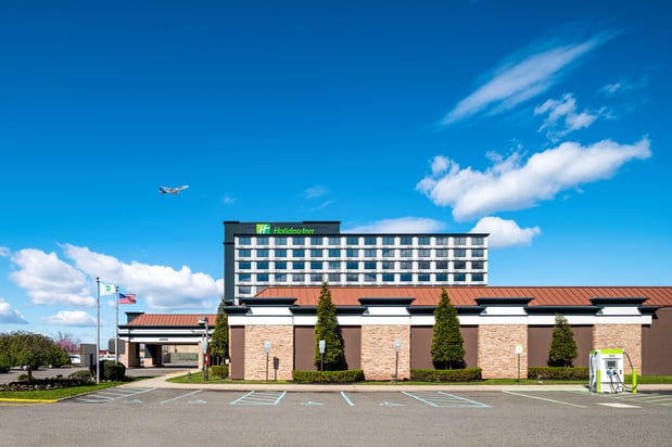 Images Holiday Inn Newark International Airport by IHG