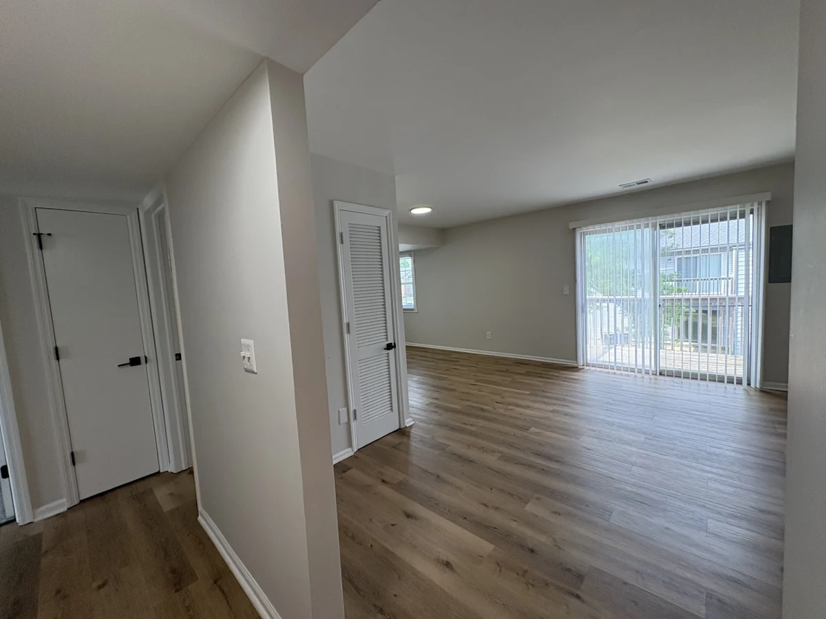 Unfurnished living room 