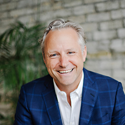 Derek Henderson headshot.