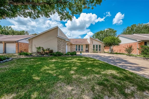 Images Fanny Gonzalez, REALTOR | Compass | The Jamie McMartin Group