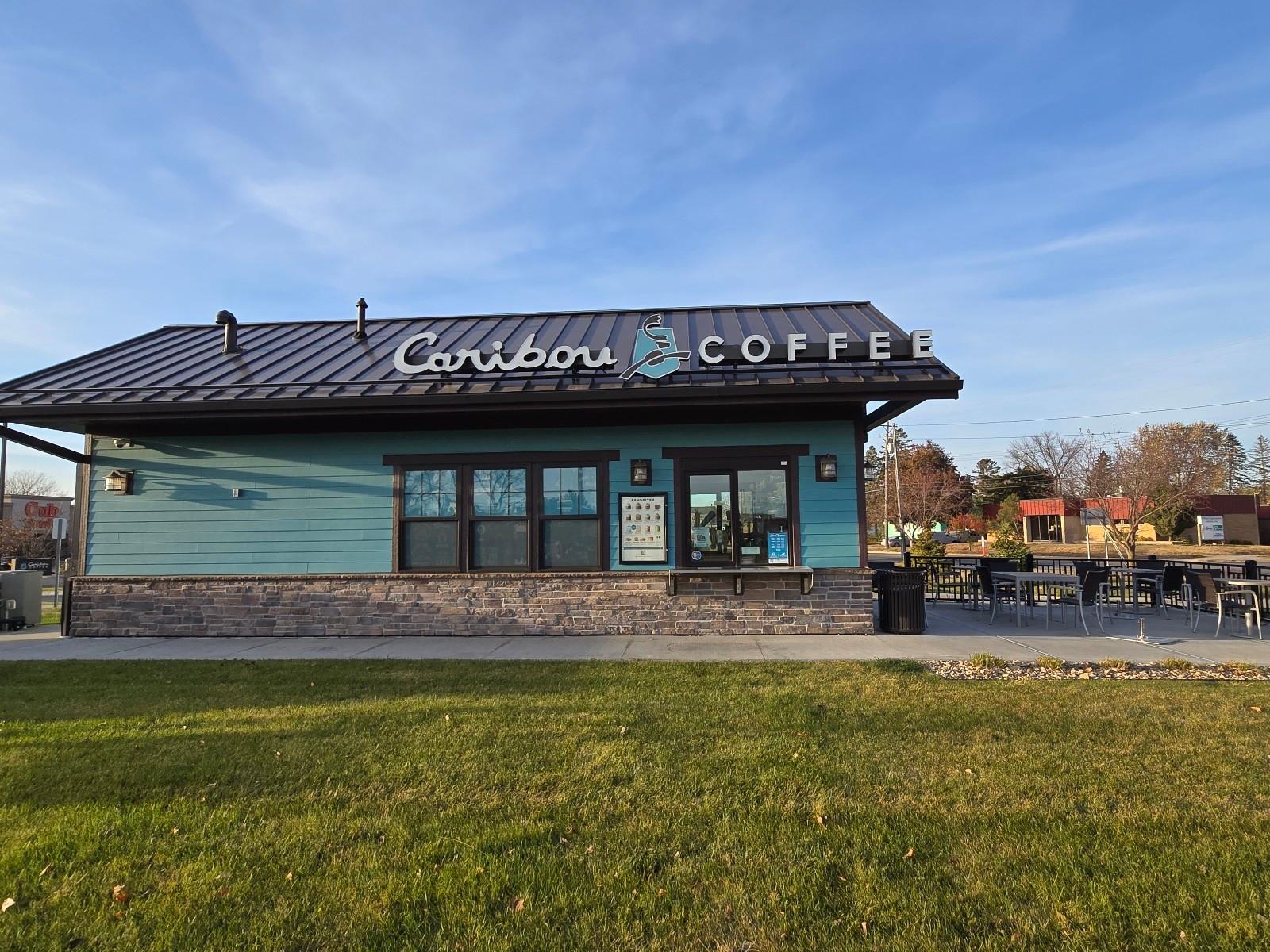 Storefront of the Caribou Coffee at 1021 15th Ave SE in Rochester