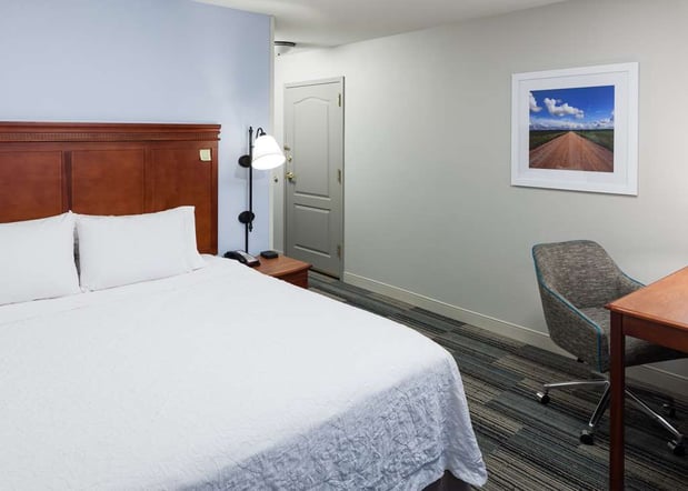 Images Hampton Inn & Suites Cedar Rapids - North