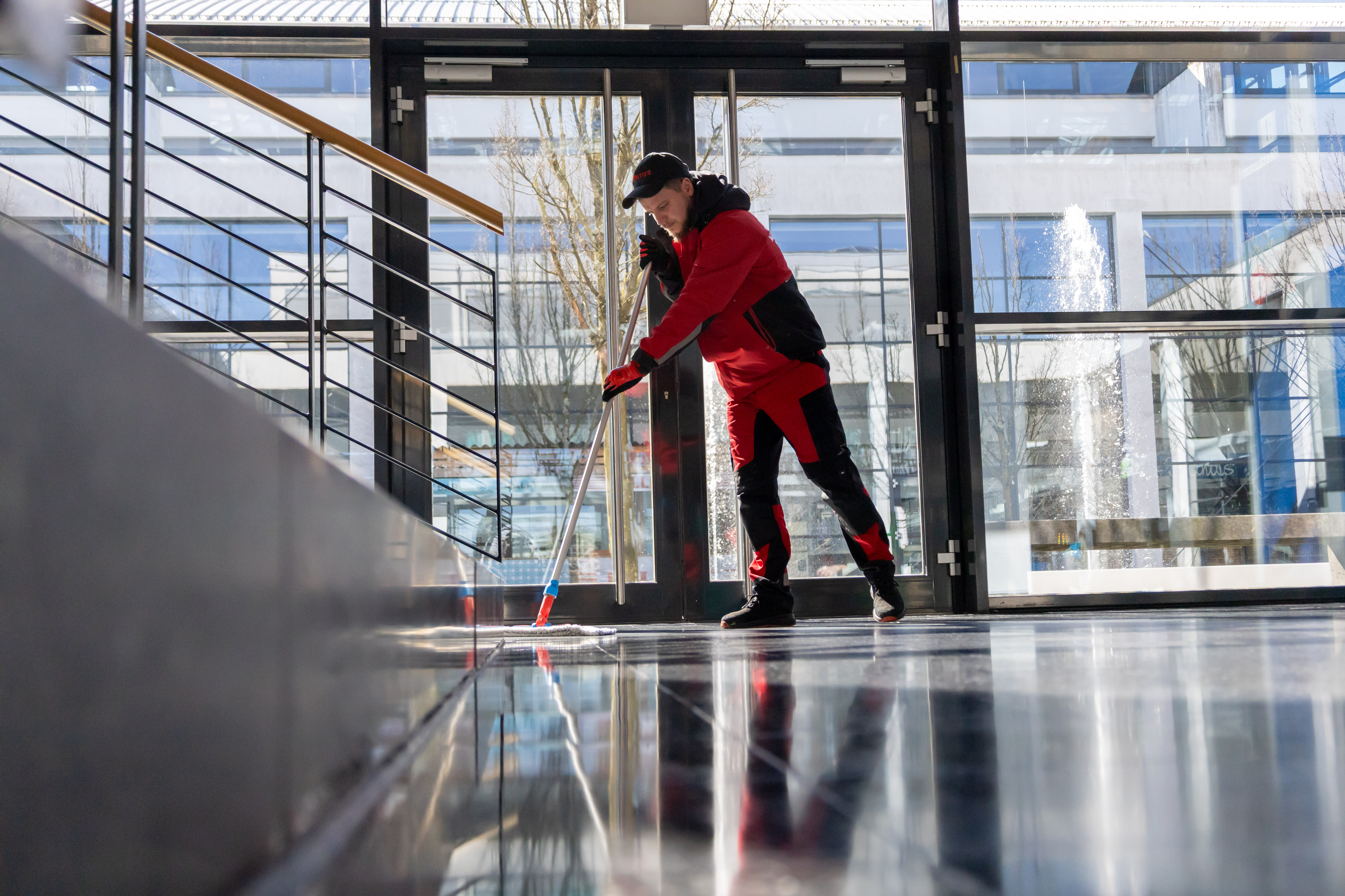 Bild 15 Stier Gebäudereinigung + Service GmbH in Ravensburg