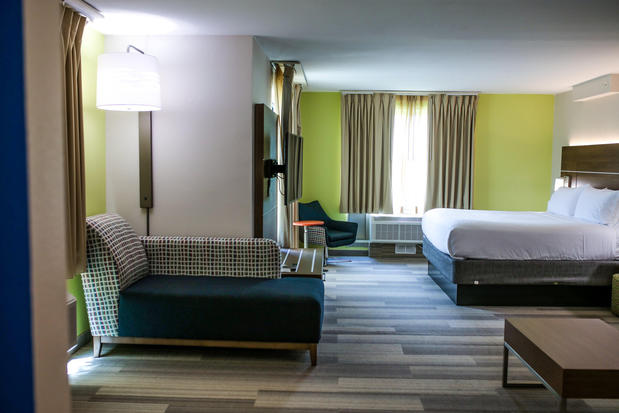 Images Holiday Inn Express & Suites Memphis/Germantown, an IHG Hotel