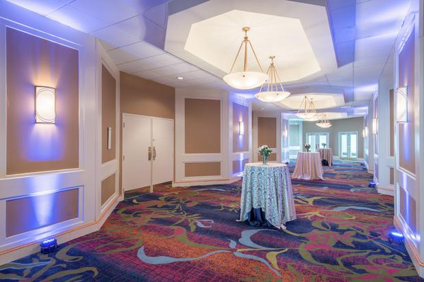 Images Crowne Plaza Virginia Beach Town Center by IHG