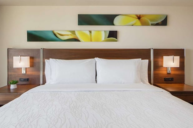 Images Hilton Garden Inn Waikiki Beach