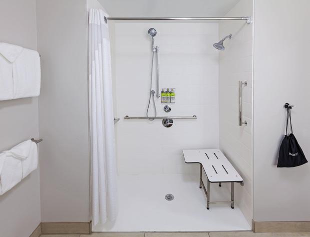 Images Holiday Inn Express & Suites Tulsa South - Woodland Hills by IHG