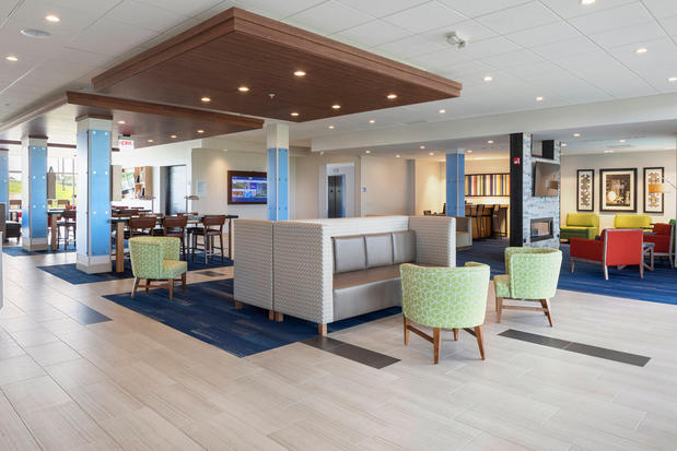 Images Holiday Inn Express & Suites Bourbonnais East - Bradley by IHG