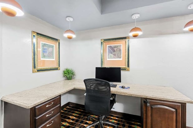 Images SureStay Plus by Best Western Lubbock Medical Center