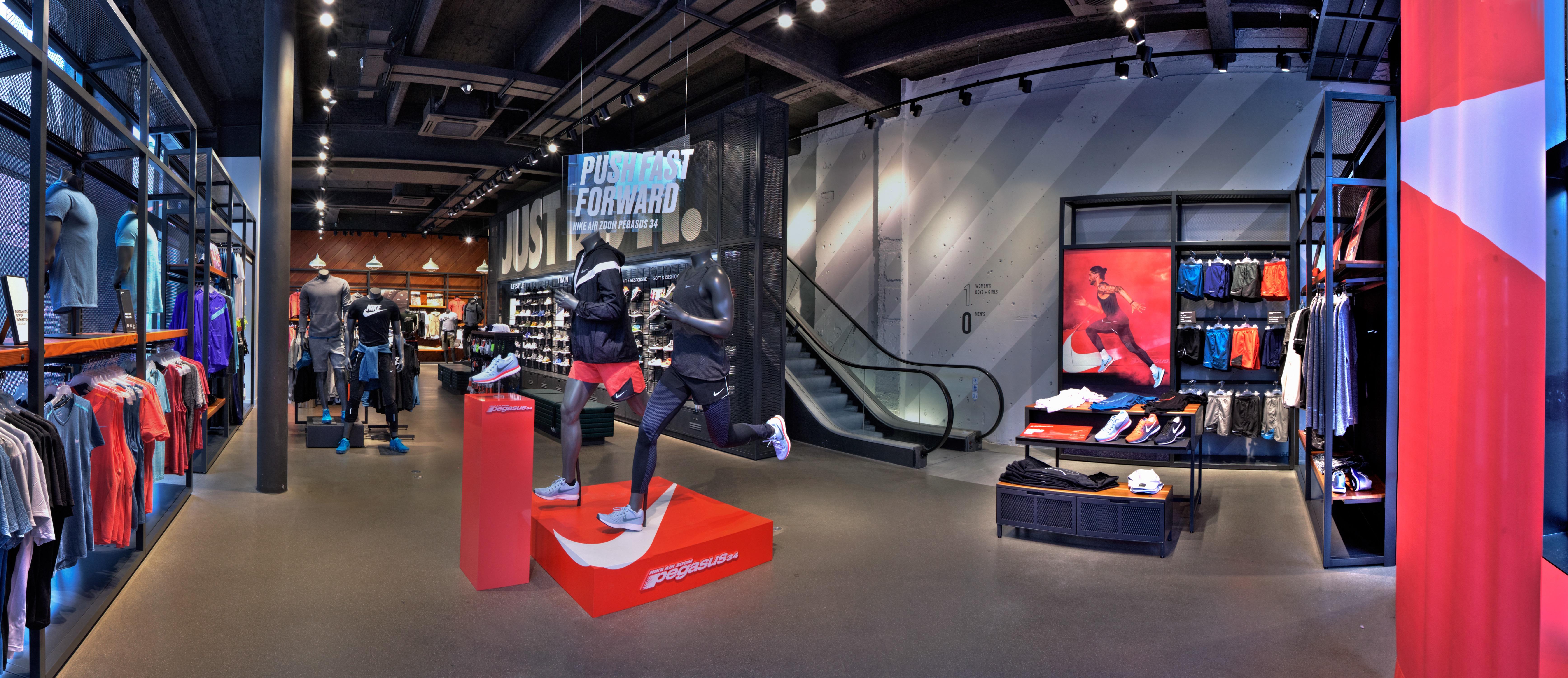Mijnwerker Weerkaatsing Pence Nike Store - Sports And Leisure:Articles And Apparel (Retail And  Accessories) in Antwerpen (address, schedule, reviews, TEL: 032328...) -  Infobel