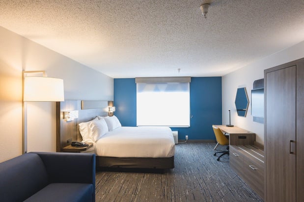 Images Holiday Inn Express & Suites Marquette by IHG