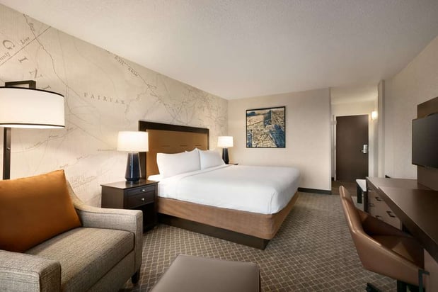 Images DoubleTree by Hilton McLean Tysons