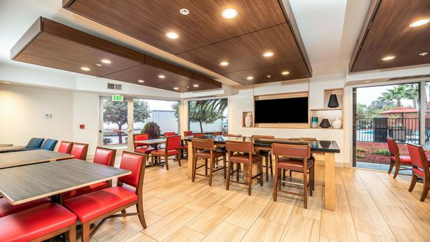 Images Holiday Inn Express & Suites Fremont - Milpitas Central by IHG