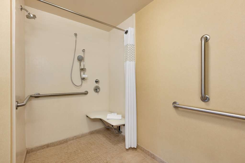 Guest room bath