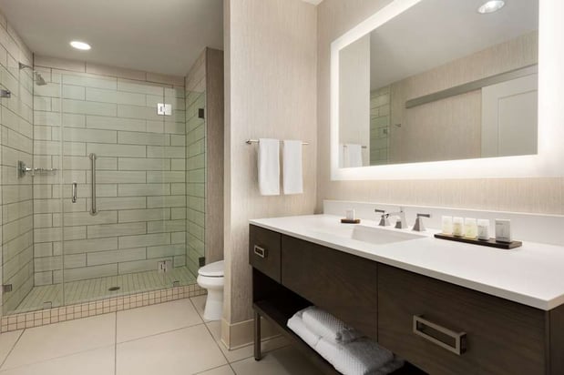 Images Embassy Suites by Hilton San Antonio Brooks Hotel & Spa