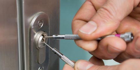 3 Advantages of Calling a Professional Locksmith