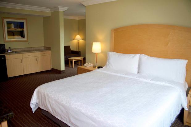 Images Holiday Inn Express & Suites Vacaville, an IHG Hotel