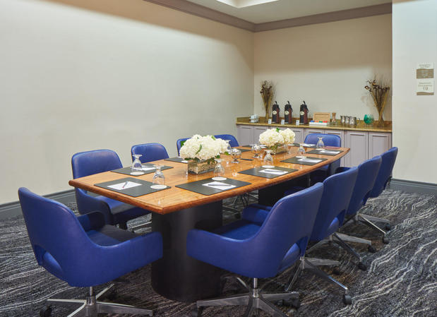 Images Crowne Plaza Melbourne-Oceanfront by IHG