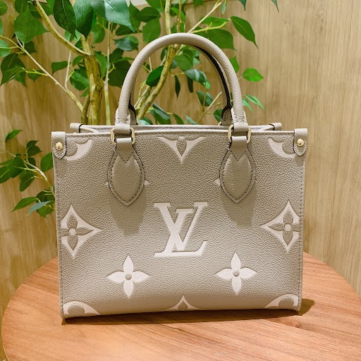 Images KOMEHYO（コメ兵）買取センターThe Kitahama PLAZA