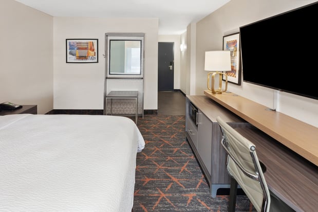 Images Holiday Inn Chicago Oakbrook by IHG