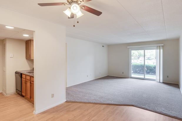 Images Vantage Pointe West Apartment Homes