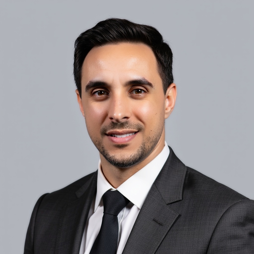 Headshot of Jason Evangelou, a wealth advisor at Chase