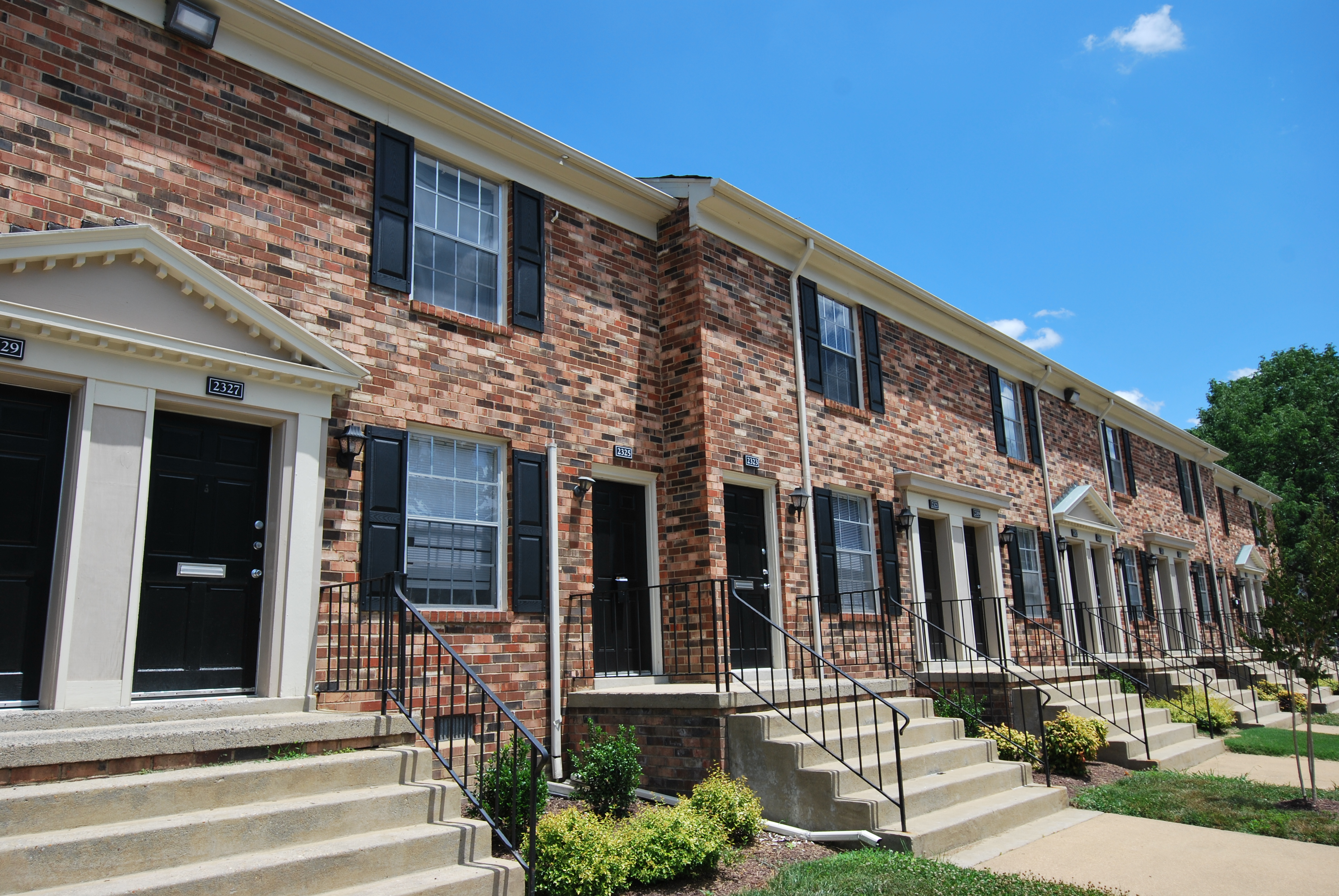 Foxchase/Brandywine Apartments Photo