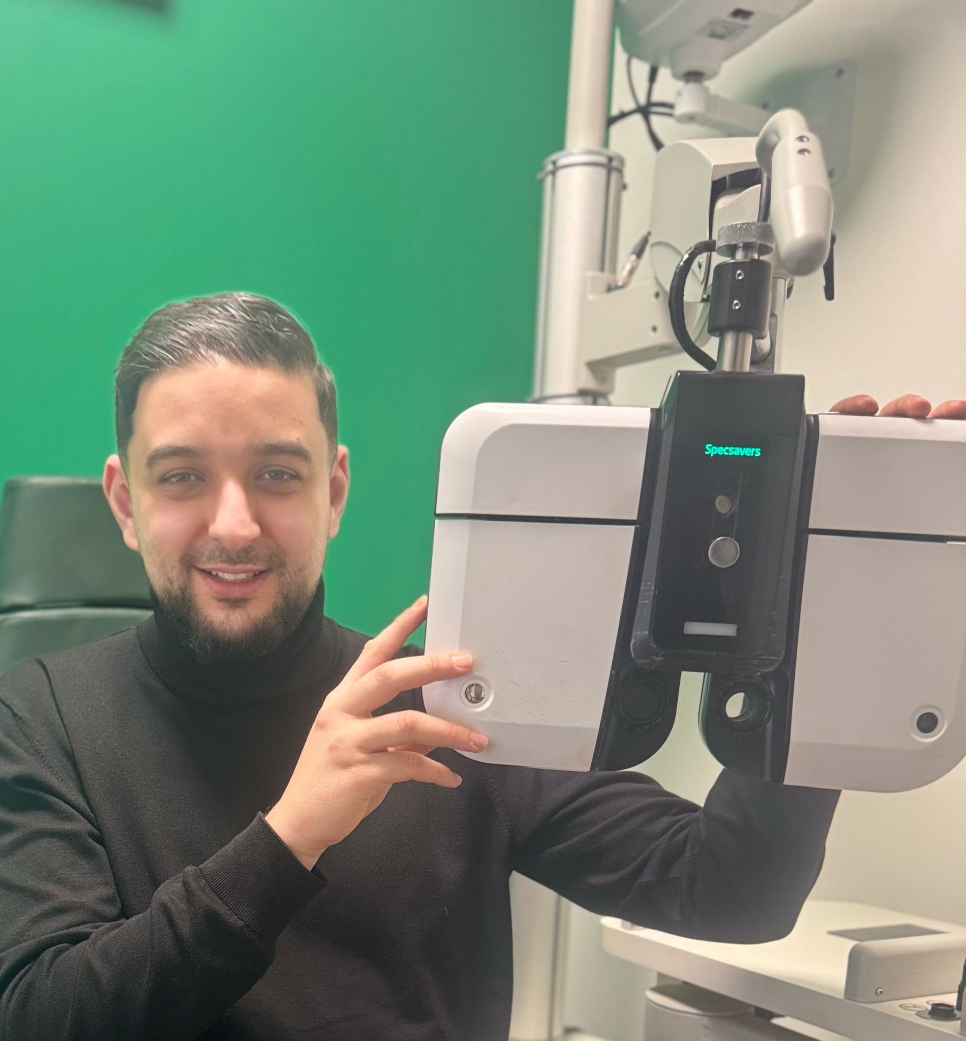 Engin Cukadaroglu, Opticien en eigenaar in onze Binnenwegplein - Rotterdam winkel