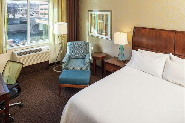 Images Hilton Garden Inn Sioux Falls Downtown