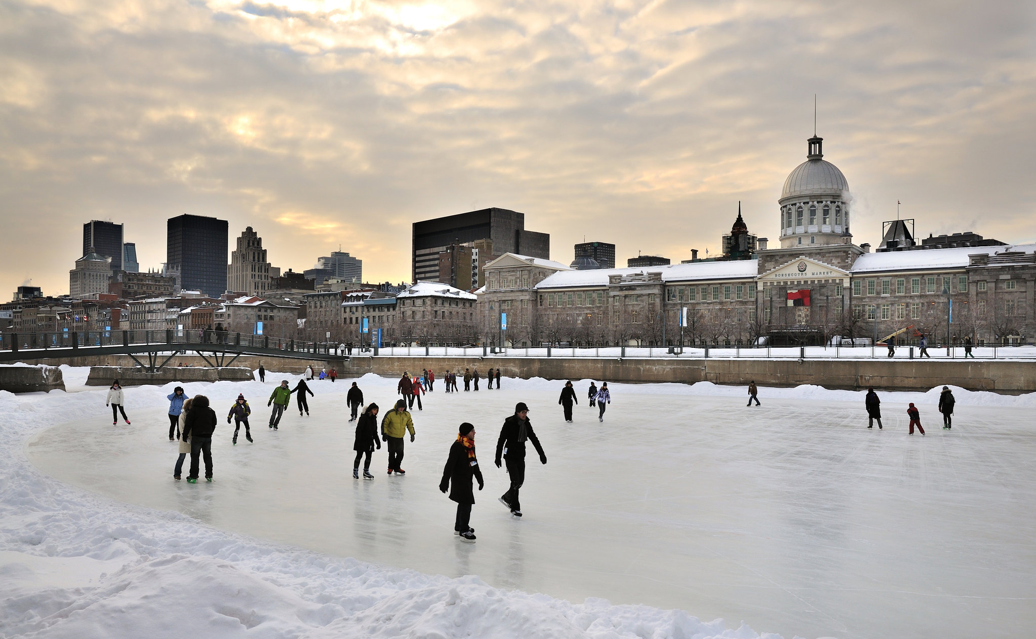 Images Holiday Inn Montreal Centreville Downtown by IHG