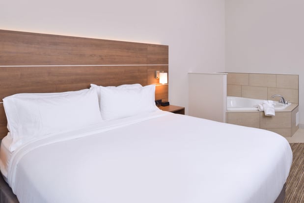Images Holiday Inn Express & Suites Omaha - 120th And Maple by IHG
