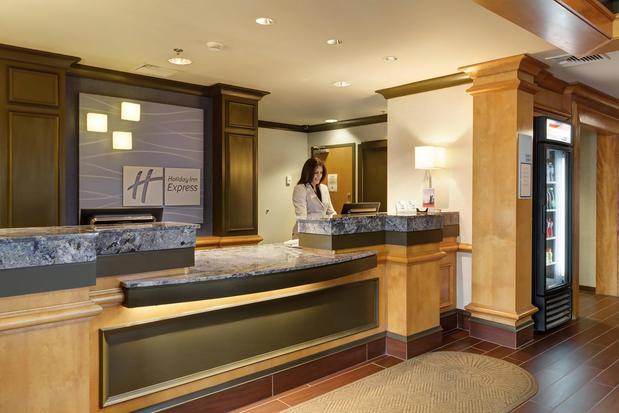 Images Holiday Inn Express & Suites Warwick-Providence (Airport), an IHG Hotel