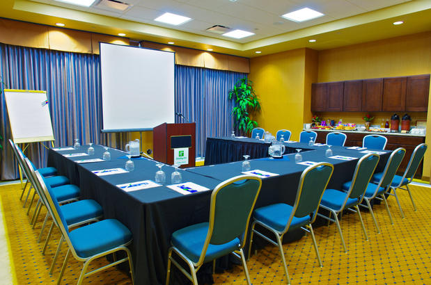 Images Holiday Inn & Suites Phoenix Airport by IHG